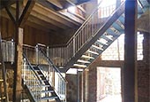 Bild Treppe innen mit Zwischenpodest